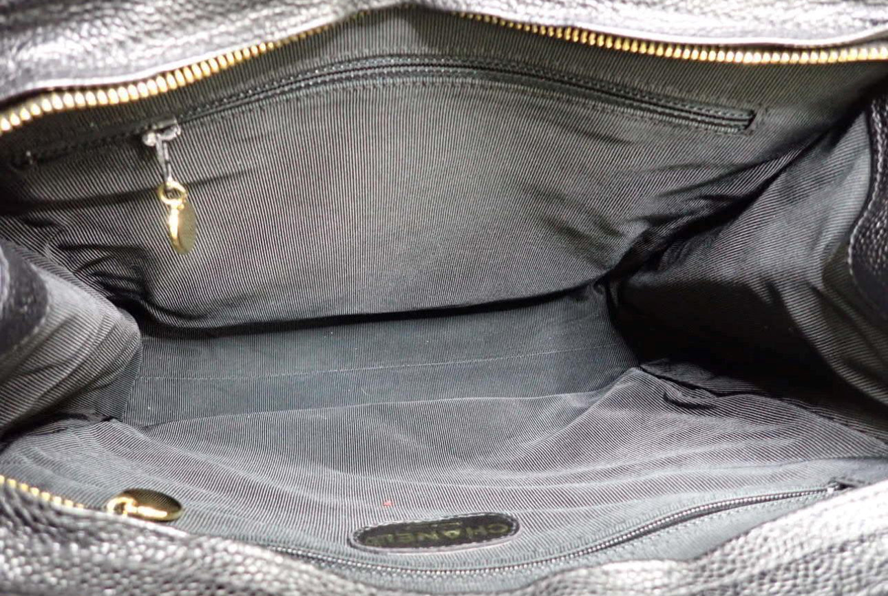 Pre-Owned Chanel Vintage Shopper with Turn Lock Caviar Leather Tote