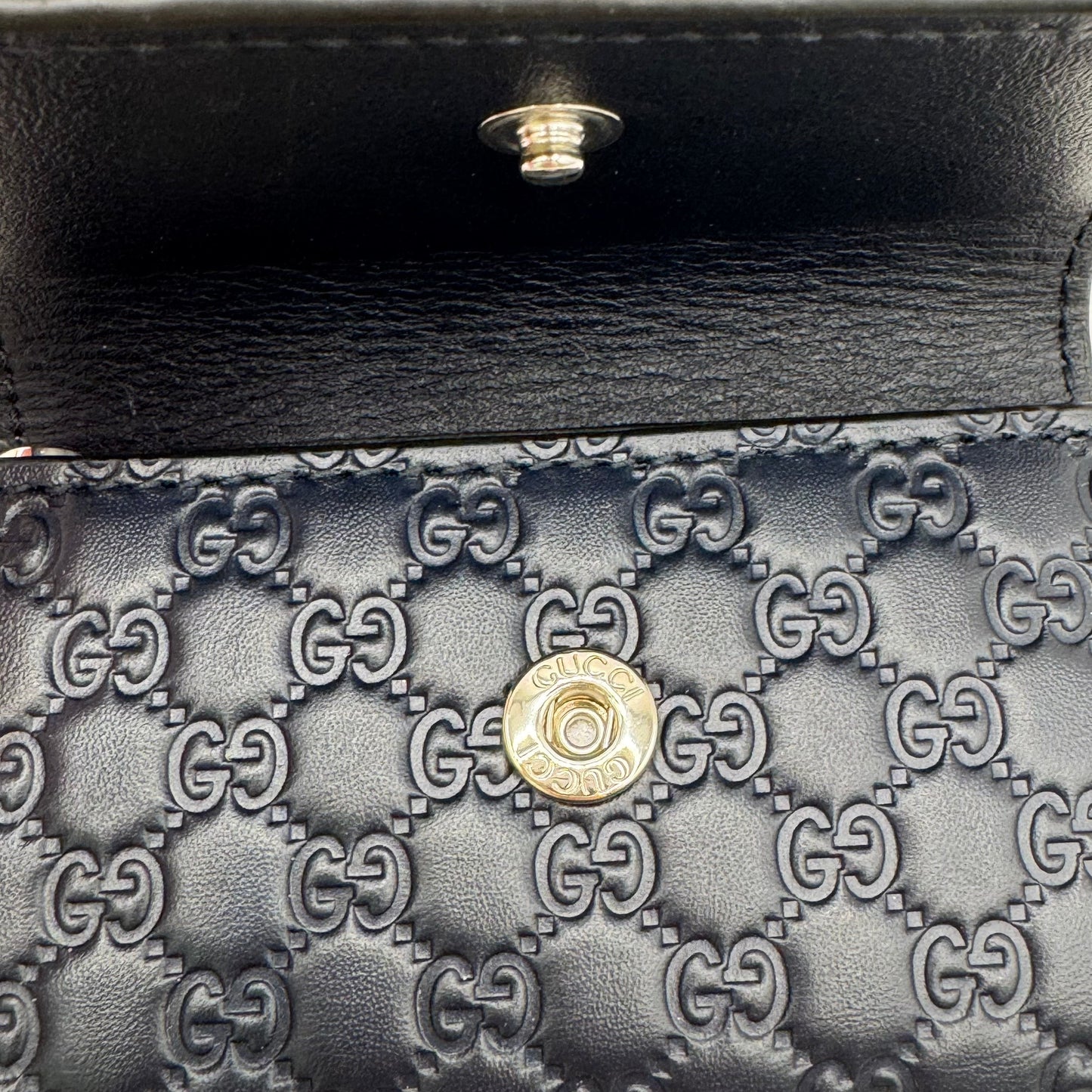 Pre-Owned Gucci Six Key Microgussima Leather Holder (Navy) GUC.S.1013