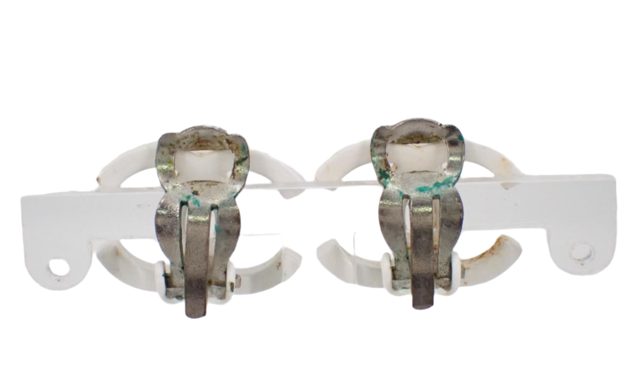 Pre-Owned Chanel Resin White Coco Mark Clip On Earrings