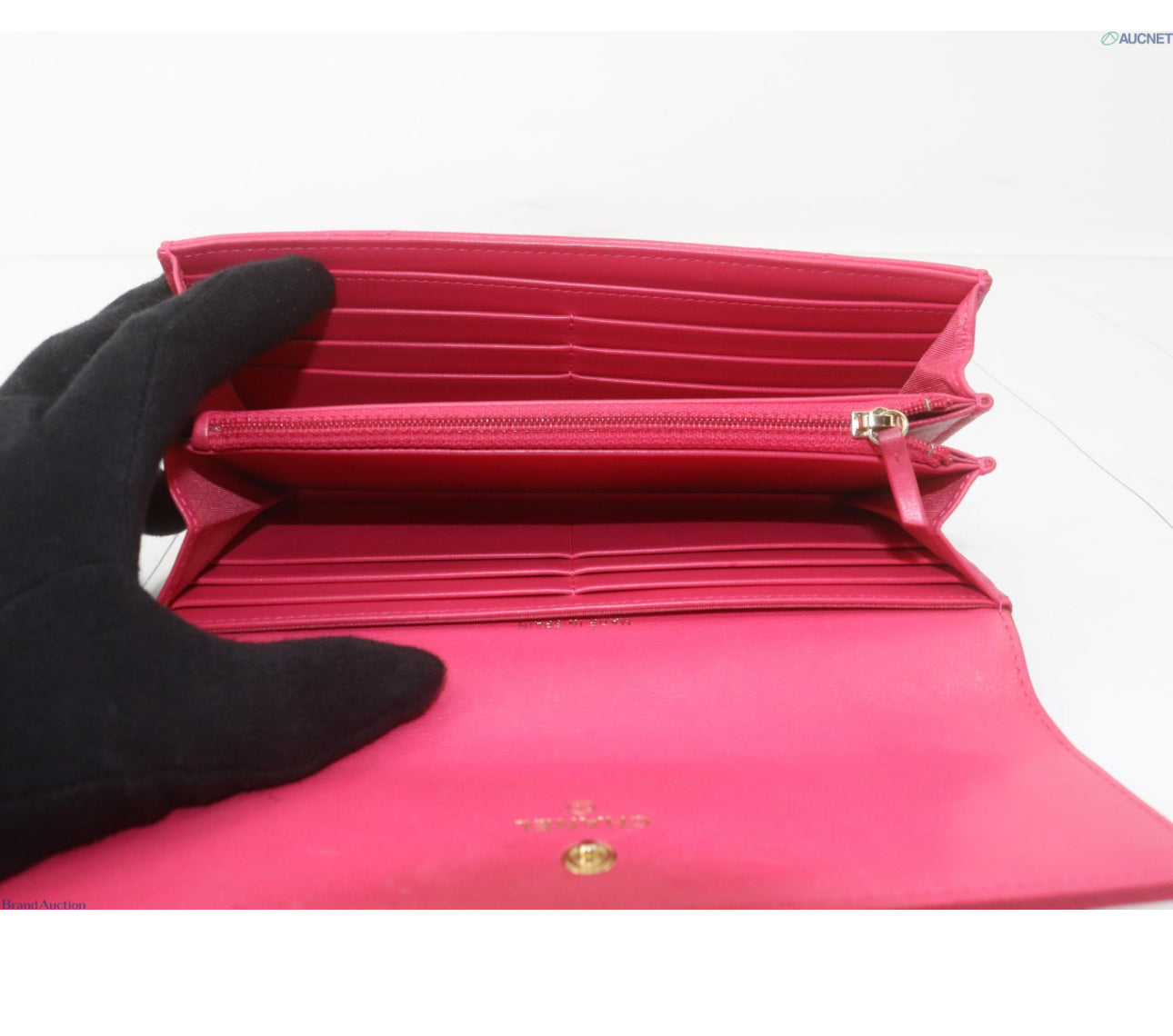 Pre-Owned Chanel 19 Long Wallet Lambskin Leather (Berry)