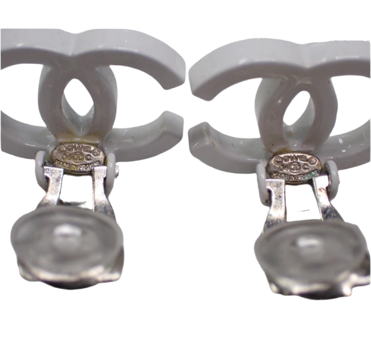 Pre-Owned Chanel Resin White Coco Mark Clip On Earrings 2004