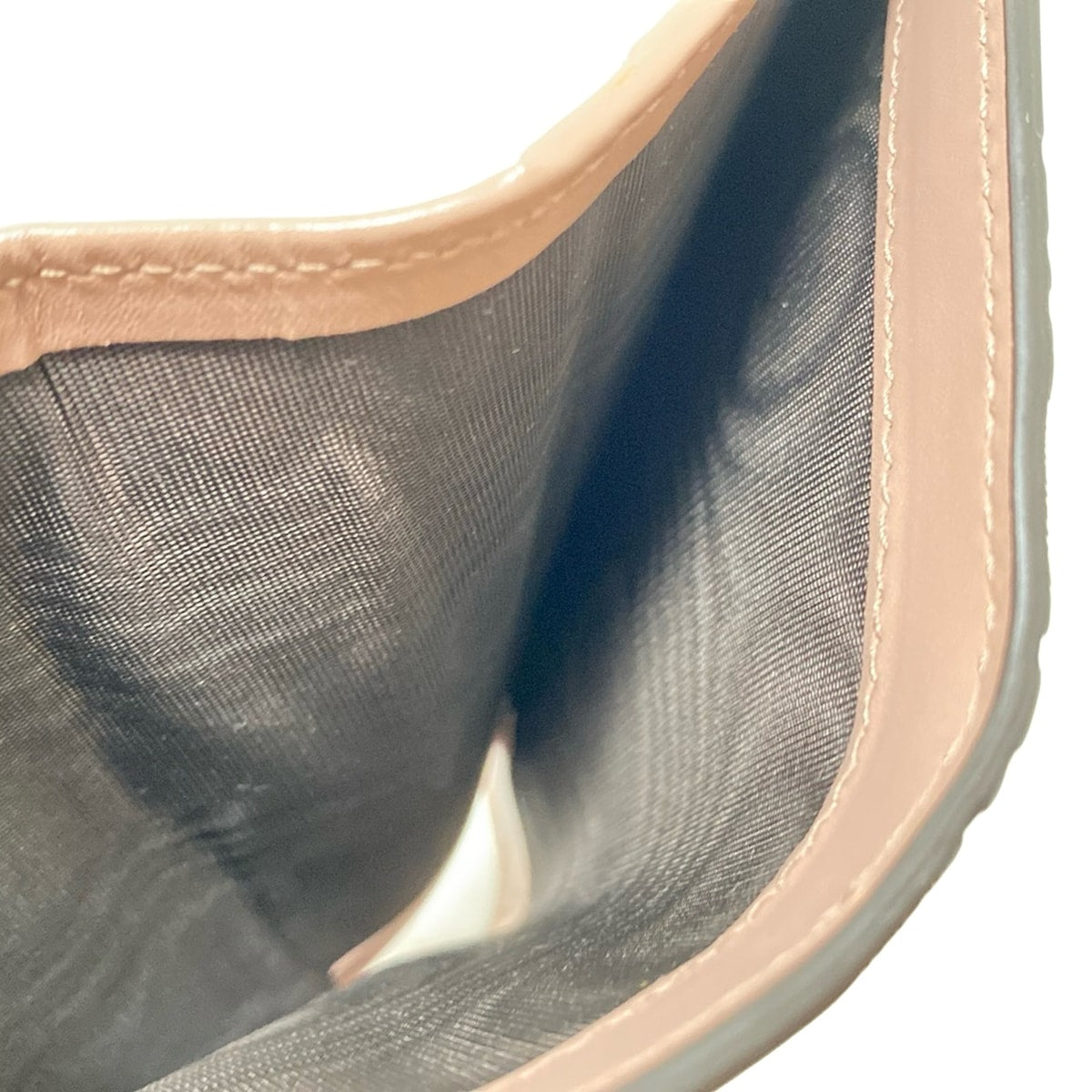 Pre-Owned Gucci Bowie Guccissma Leather Bifold Card Case (Blush) GUC.S.1014