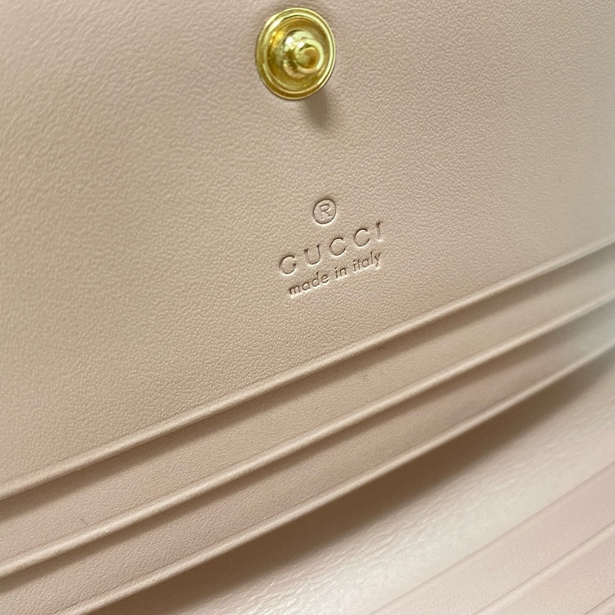 Pre-Owned Gucci Bowie Guccissma Leather Bifold Card Case (Blush) GUC.S.1014