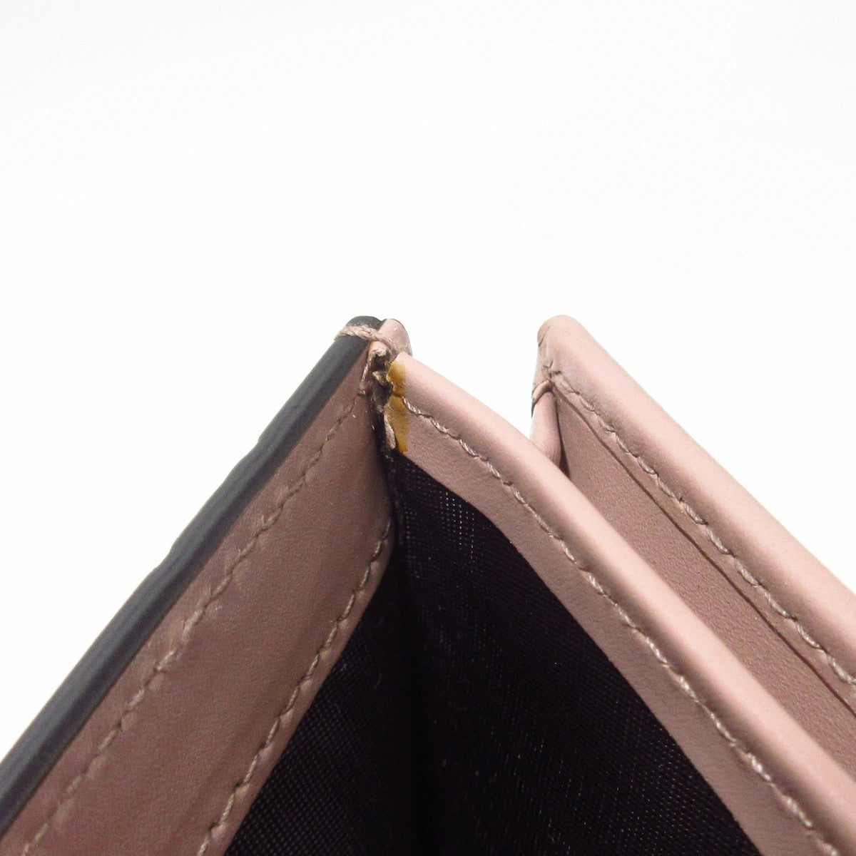 Pre-Owned Gucci Bowie Guccissma Leather Bifold Card Case (Blush) GUC.S.1014