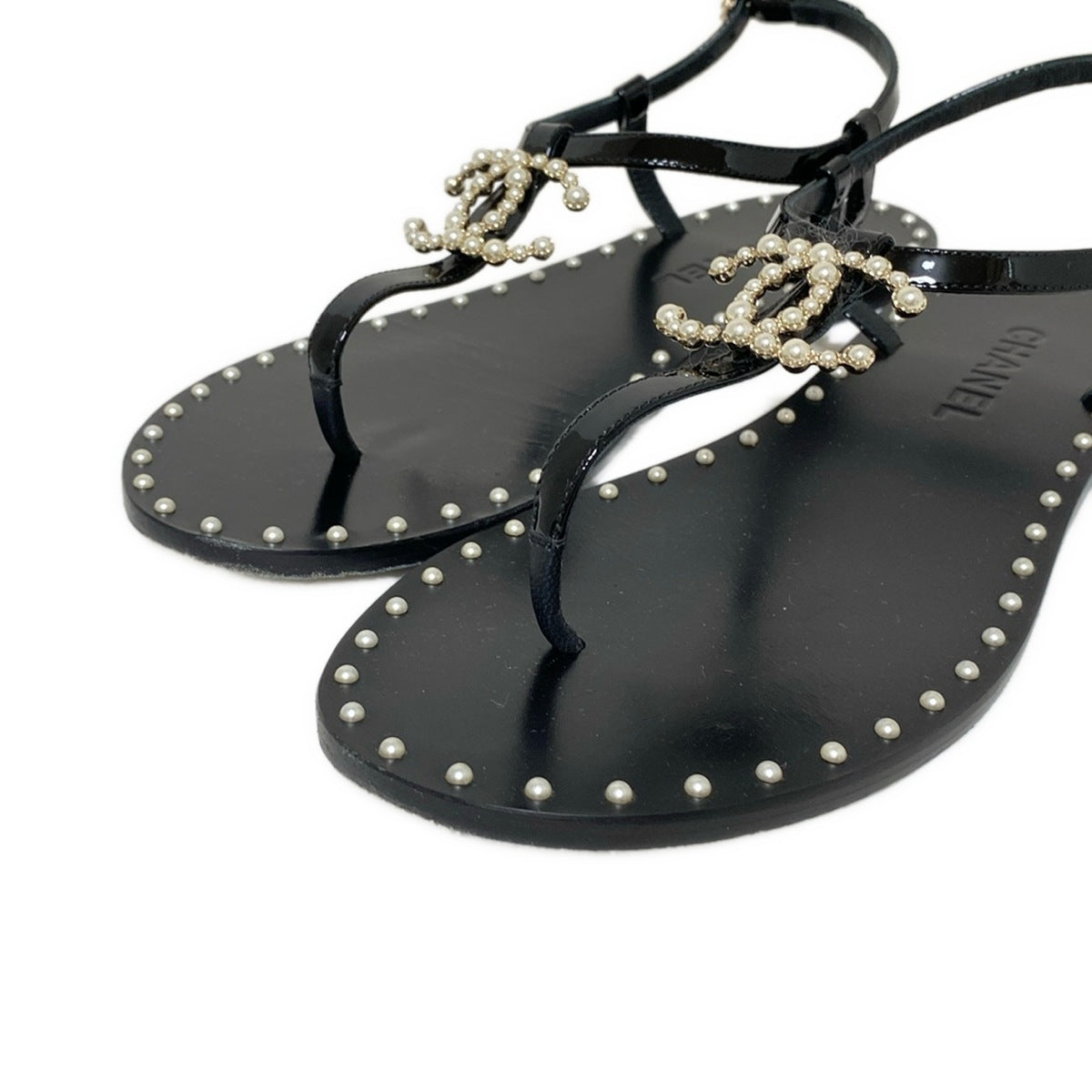 Pre-Owned Chanel Pearl Coco Patent Leather Sandals 37.5C with Box