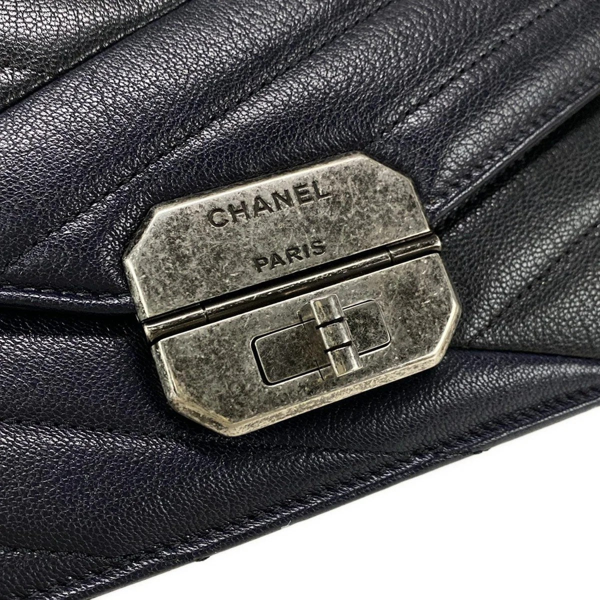 Pre-Owned Chanel 2.55 V-Stitching Gabriel Goatskin Flap Shoulder Bag (Navy & Black)