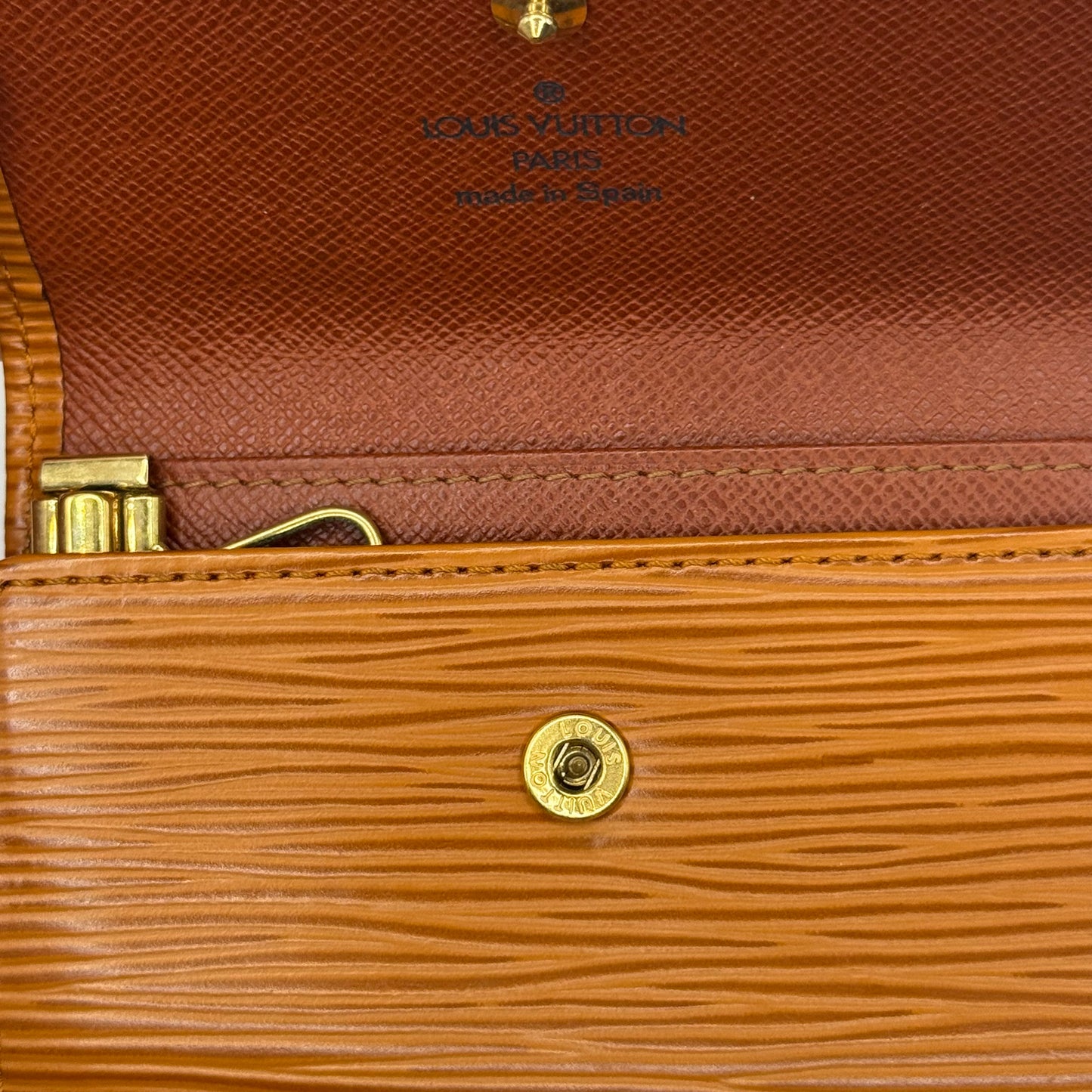 Pre-Owned Louis Vuitton Multicle 6 Key Epi Leather (Cipango Gold) LOU.S.1102