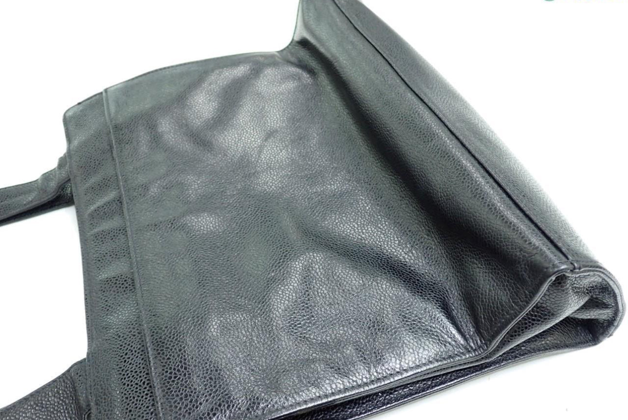 Pre-Owned Chanel Vintage Shopper with Turn Lock Caviar Leather Tote