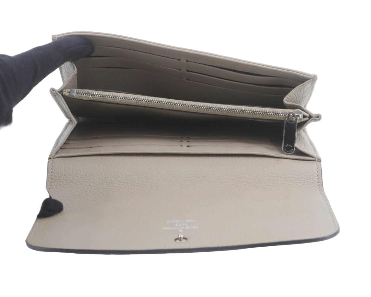 Pre-Owned Louis Vuitton Iris Mahina Leather Long Wallet LOU.S.1144