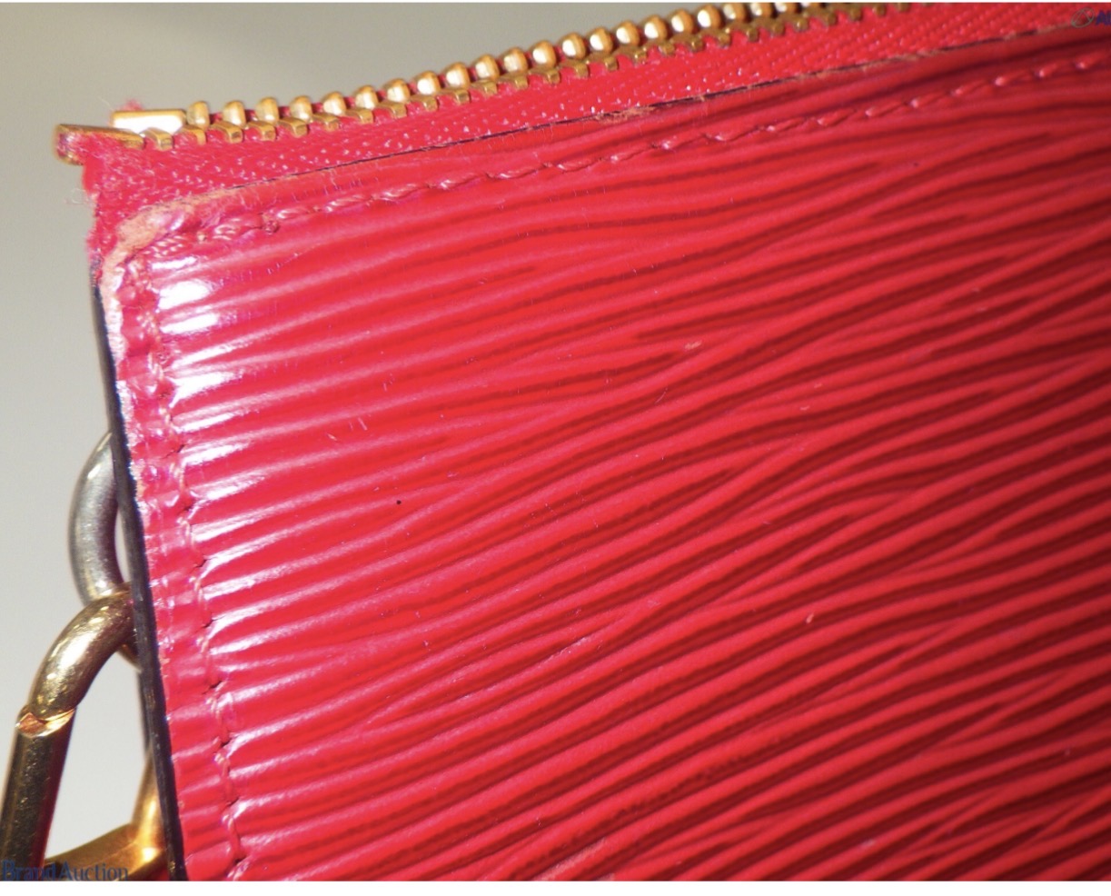 Pre-Owned Louis Vuitton Pochette Accessories Epi Leather Shoulder Bag (Red) LOU.B.1151