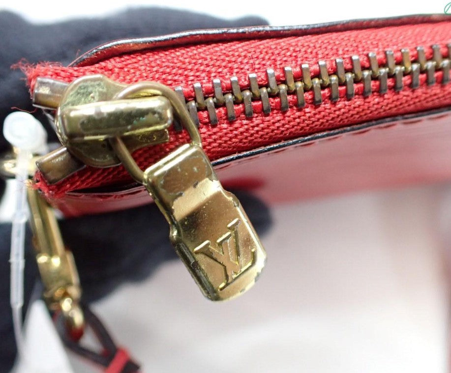 Pre-Owned Louis Vuitton Pochette Accessories Epi Leather Shoulder Bag (Castilian Red) LOU.B.1118