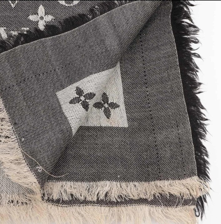 Pre-Owned Louis Vuitton Denim Blanket Shawl (Black) LOU.A.1052