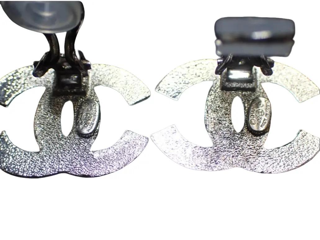 Pre-owned Chanel 02’ Silver & Black Stone Coco Mark Clip On Earrings CHA.J.1088
