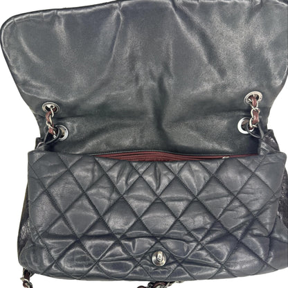 Pre-Owned Chanel In The Mix Medium Iridescent Leather Shoulder Bag  CHA.B.1027