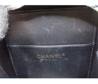Pre-Owned Chanel Filigree Vertical Vanity Caviar Leather Crossbody (Black)