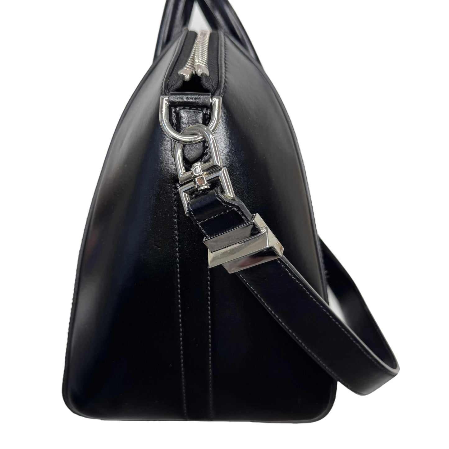 Pre-Owned Givenchy Shiny Antigona Large Shoulder Bag GIV.B.1000