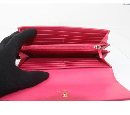 Pre-Owned Chanel 19 Long Wallet Lambskin Leather (Berry)