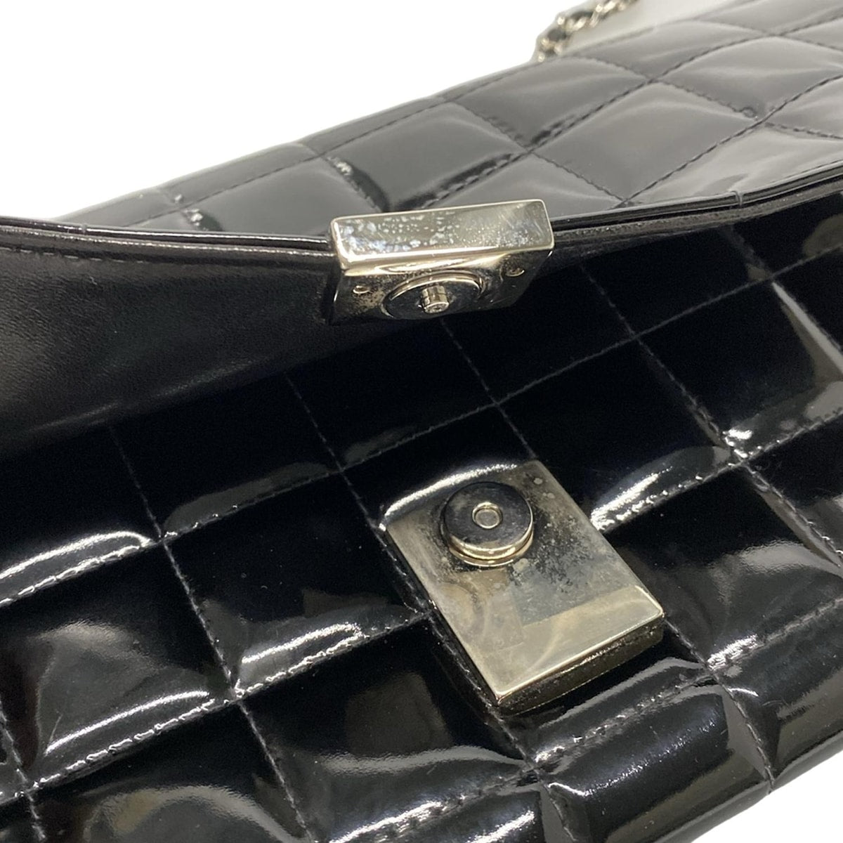Pre-Owned Chanel Chocolate Bar Wallet on Chain Patent Leather Shoulder Bag (Black)