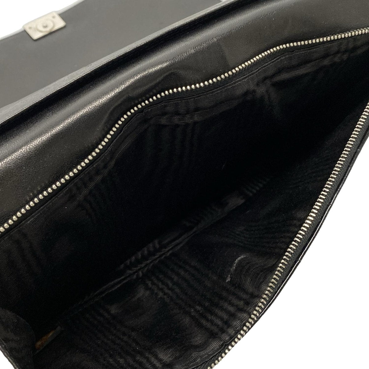 Pre-Owned Chanel Chocolate Bar Wallet on Chain Patent Leather Shoulder Bag (Black)