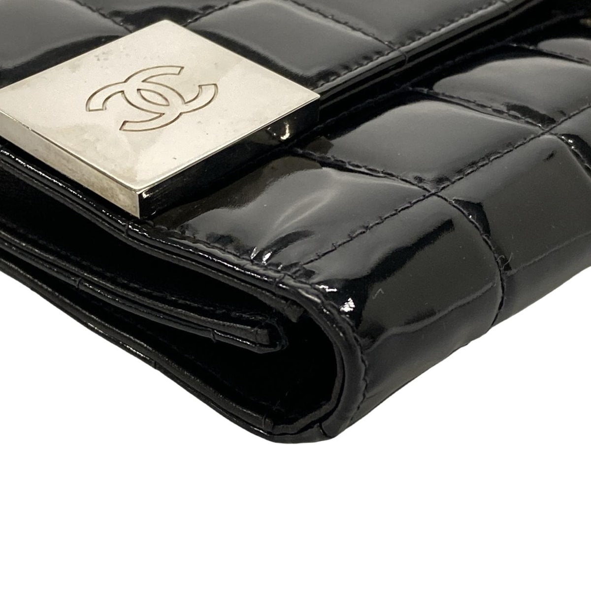 Pre-Owned Chanel Chocolate Bar Wallet on Chain Patent Leather Shoulder Bag (Black)
