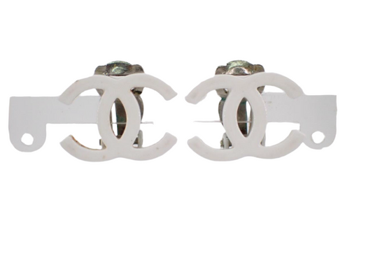 Pre-Owned Chanel Resin White Coco Mark Clip On Earrings