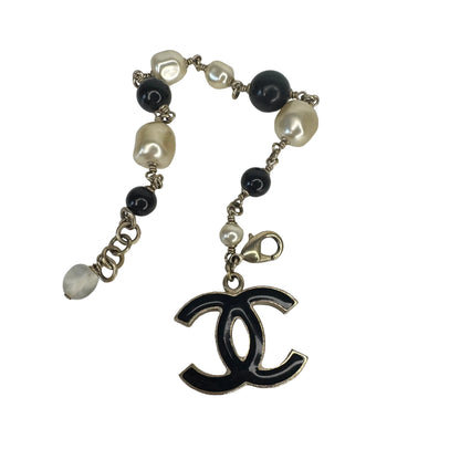Pre-Owned Chanel 2012 Black and Pearl Bracelet CHA.J.1140
