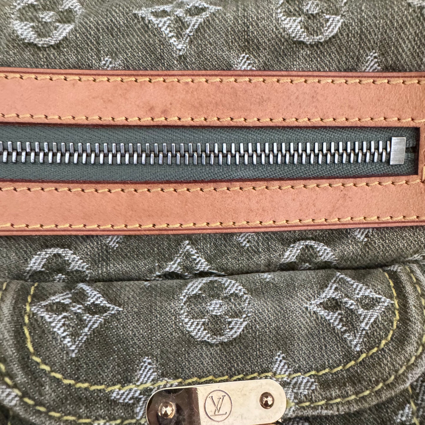 Pre-Owned Louis Vuitton Vintage 2006 Baggy PM Monogram Denim Shoulder Bag LOU.B.1175 (Green)