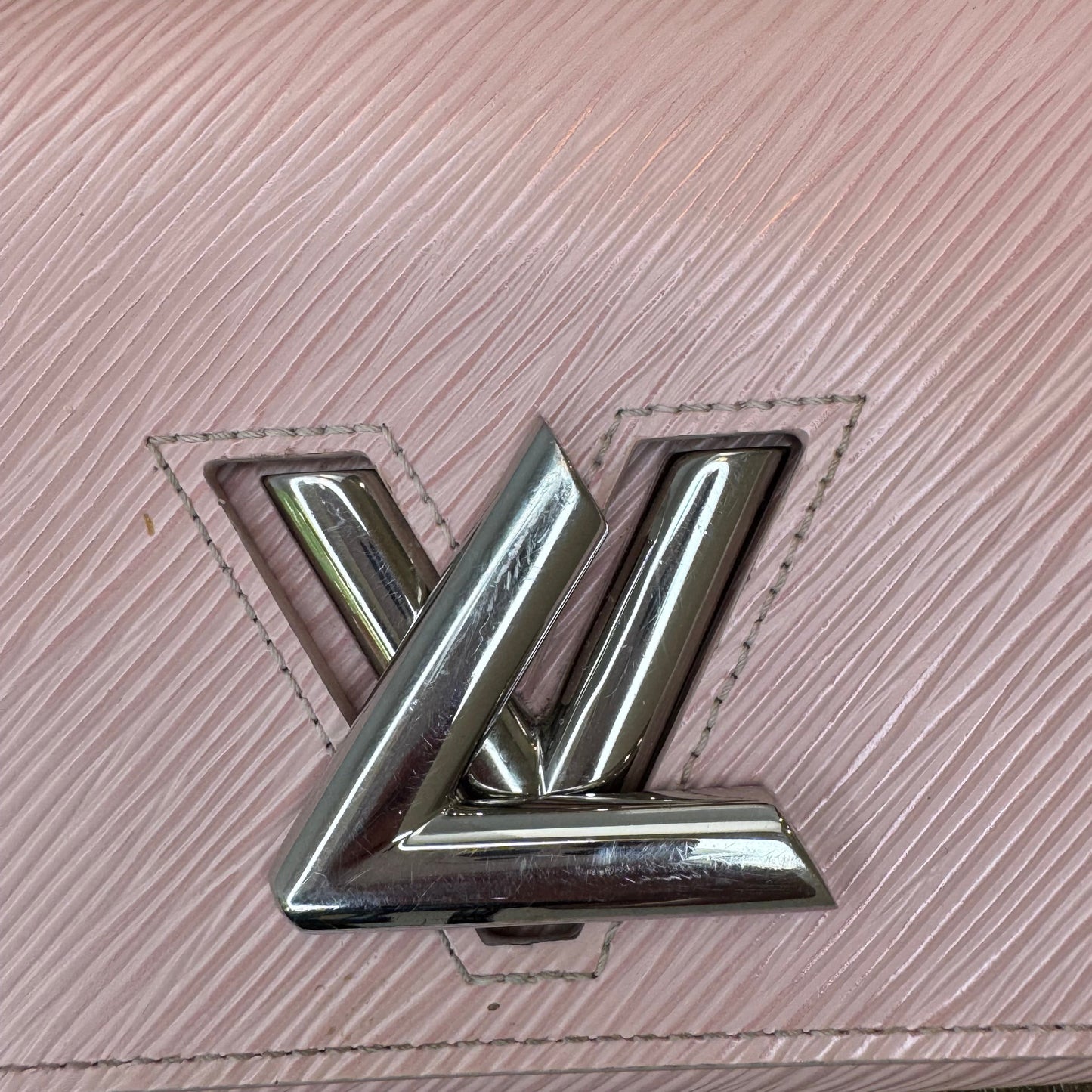 Pre-Owned Louis Vuitton Twist Pochette on a Chain Epi Leather (Rose Ballerine)