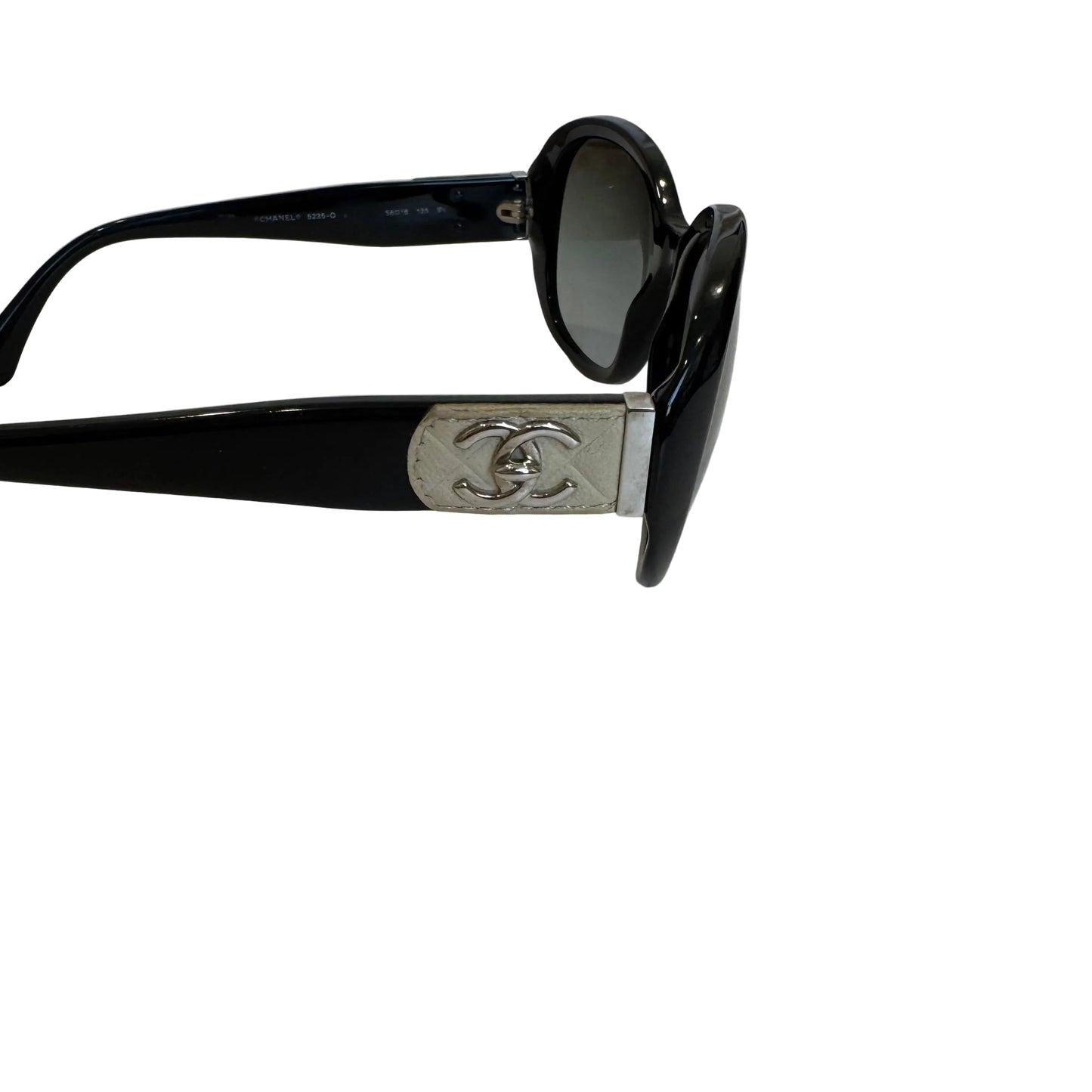 Pre-Owned Chanel Matelassé Coco Mark Cream Leather Side Sunglasses (Black) CHA.A.1014