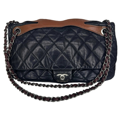 Pre-Owned Chanel In The Mix Medium Iridescent Leather Shoulder Bag  CHA.B.1027