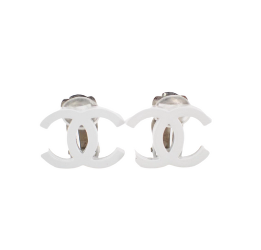 Pre-Owned Chanel Resin White Coco Mark Clip On Earrings 2004