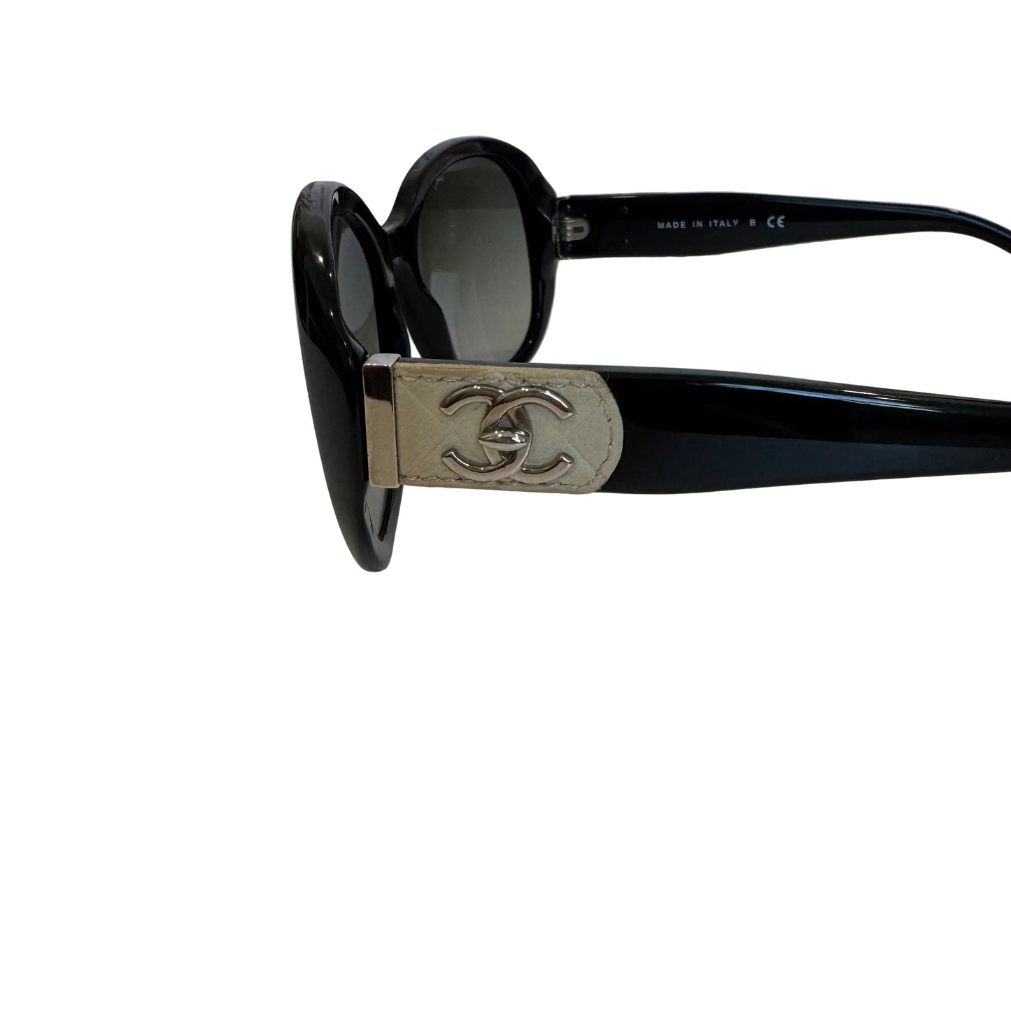 Pre-Owned Chanel Matelassé Coco Mark Cream Leather Side Sunglasses (Black) CHA.A.1014