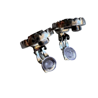 Pre-Owned Chanel Vintage Coco Mark Silver & Black Fluted Edge 96' Clip On Earrings CHA.J.1128