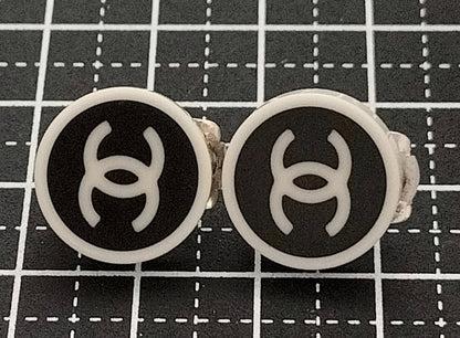 Pre-Owned Chanel Black & White Resin Coco Mark Clip on Earrings CHA.J.1142