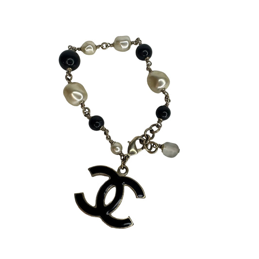 Pre-Owned Chanel 2012 Black and Pearl Bracelet CHA.J.1140