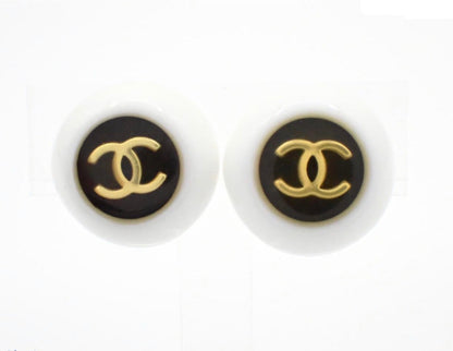 Pre-Owned Chanel Vintage Button Coco Mark White & Black Clip On Earrings 1996 CHA.J.1034