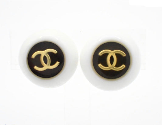Pre-Owned Chanel Vintage Button Coco Mark White & Black Clip On Earrings 1996 CHA.J.1034