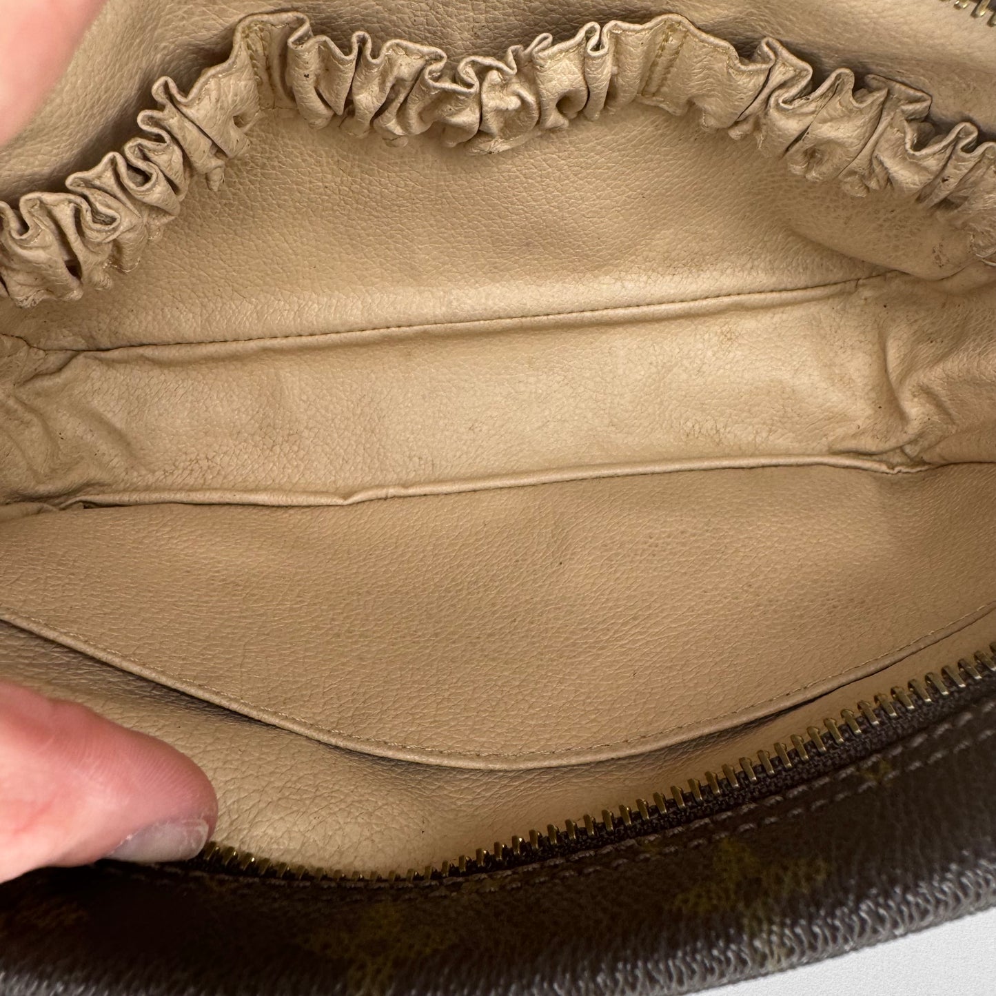 Pre-owned Louis Vuitton Trousse Toilette 23 Monogram Canvas Cosmetic Bag-LOU.T.1032