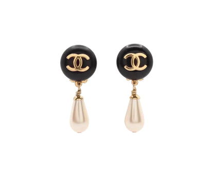 Pre-Owned Chanel CC Pearl Drop Vintage Clip On Earrings CHA.J.1113