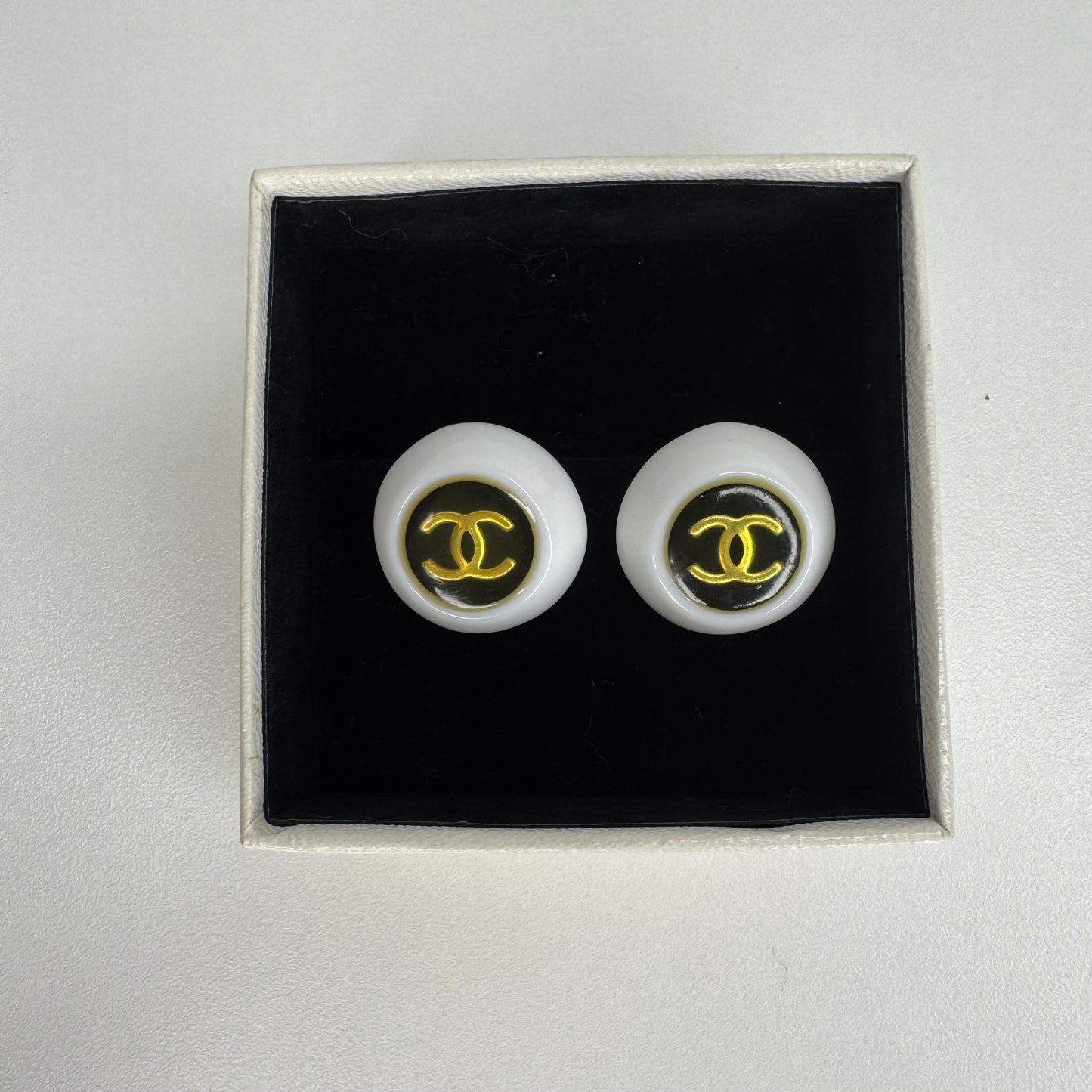 Pre-Owned Chanel Vintage Button Coco Mark White & Black Clip On Earrings 1996 CHA.J.1034