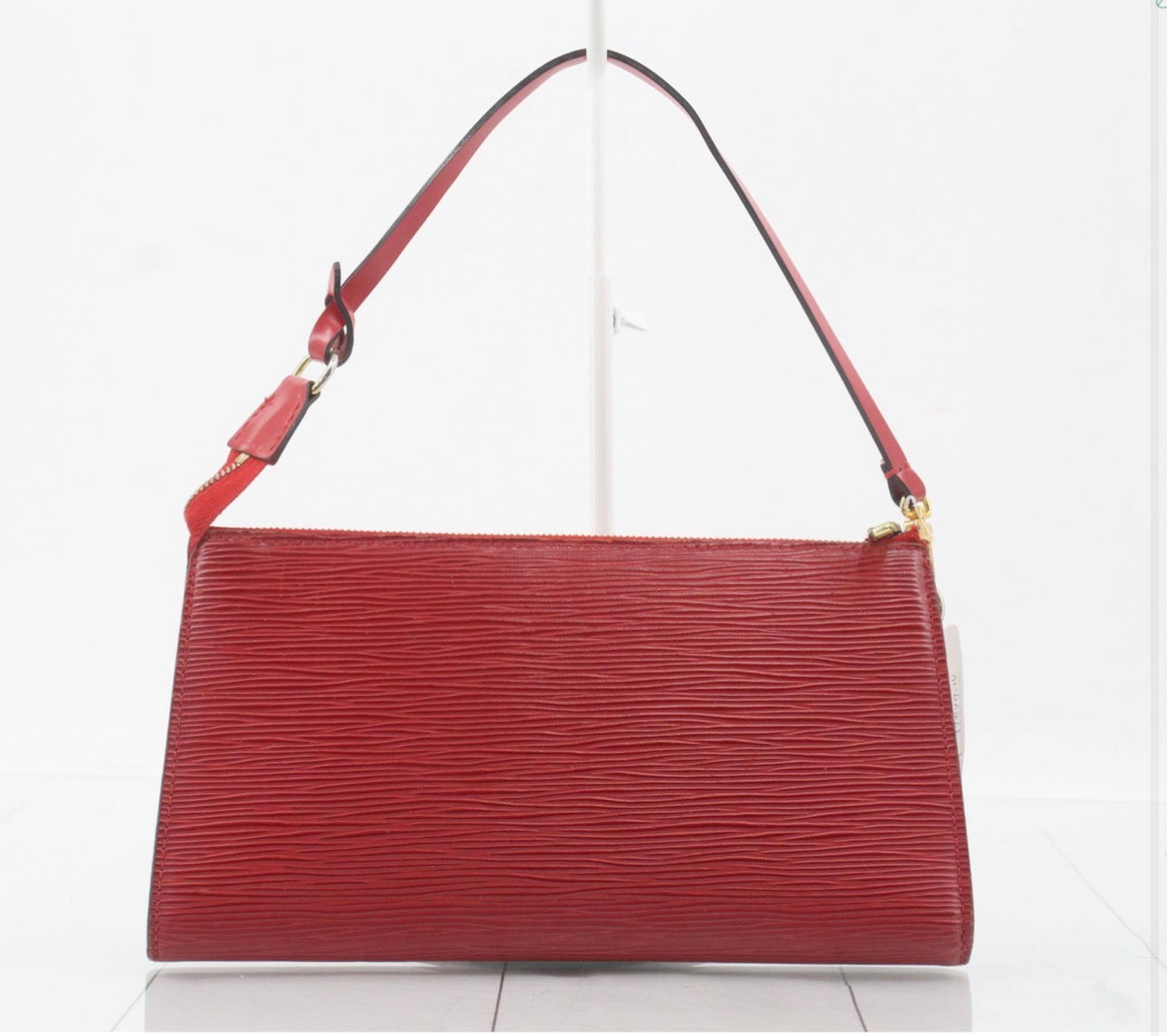 Pre-Owned Louis Vuitton Pochette Accessories Epi Leather Shoulder Bag (Red) LOU.B.1151