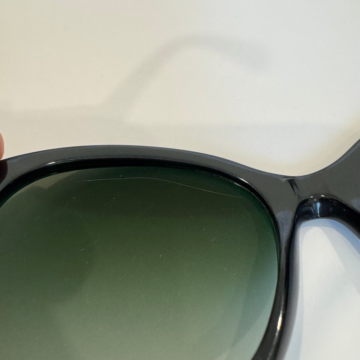 Pre-Owned Chanel Matelassé Coco Mark Cream Leather Side Sunglasses (Black) CHA.A.1014