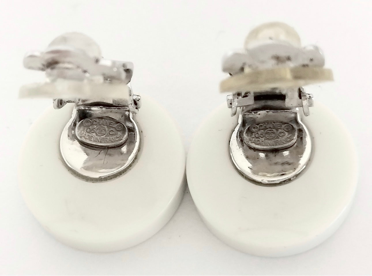 Pre-Owned Chanel Black & White Resin Coco Mark Clip on Earrings CHA.J.1142