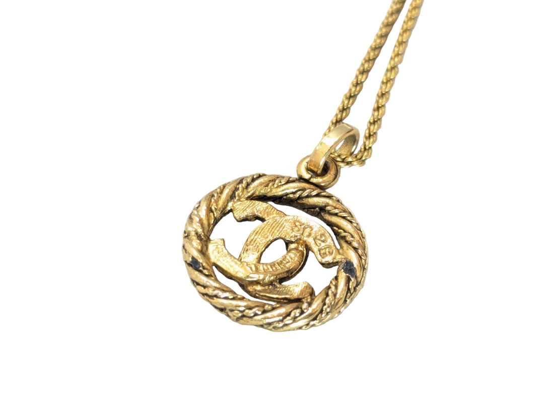 Pre-Owned Chanel Coco Mark Medallion Gold Plated Necklace CHA.J.1152