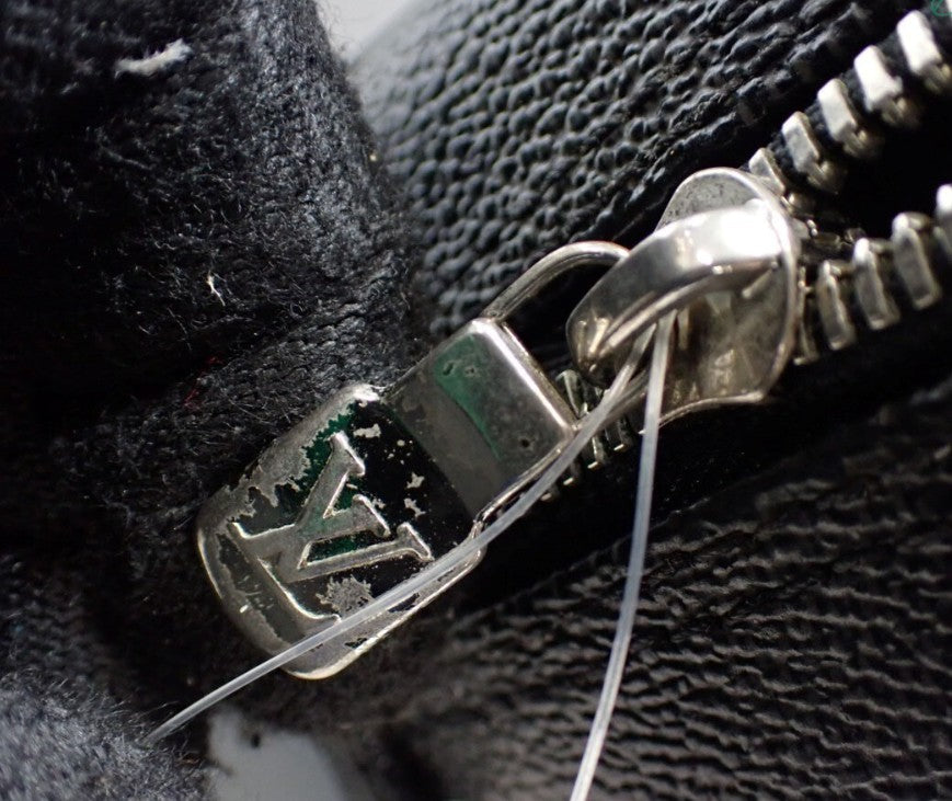 Pre-Owned Louis Vuitton Truth Hanging Toiletry Kit LOU.T.1024