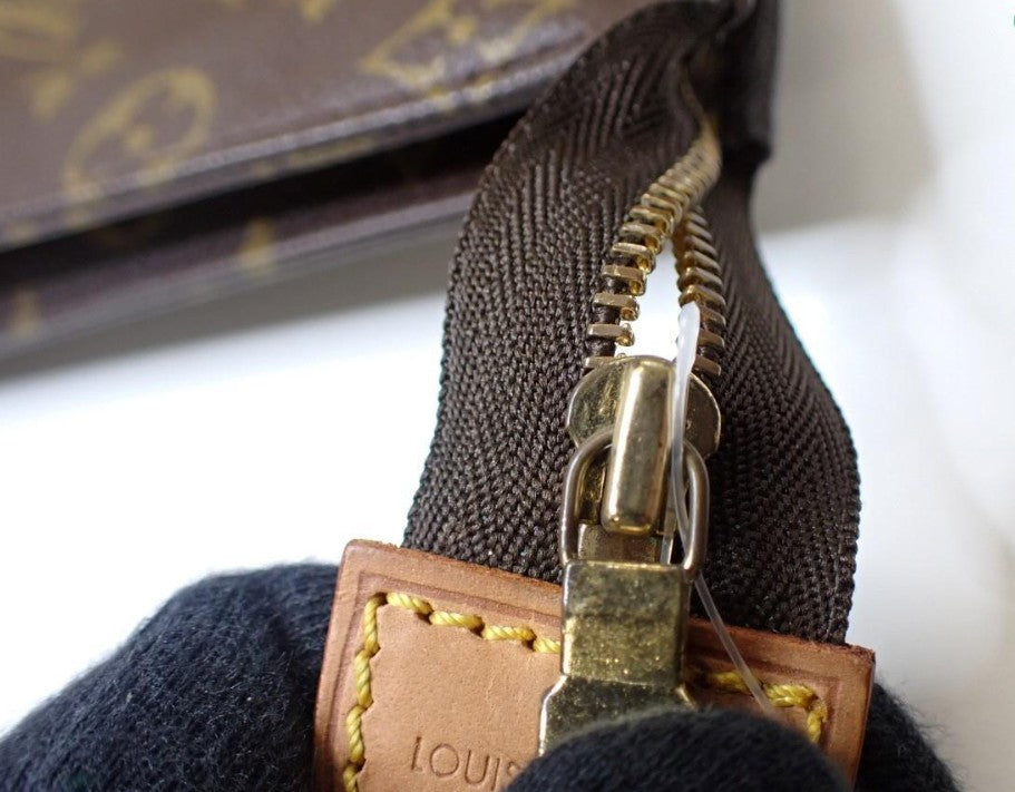 Pre-Owned Louis Vuitton Pochette Toilette 26 Monogram Clutch LOU.B.1121