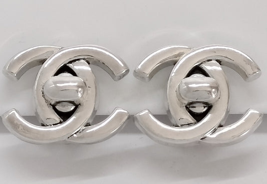 Pre-Owned Chanel CC Silver Turn Lock 1996 Clip On Earrings CHA.J.10