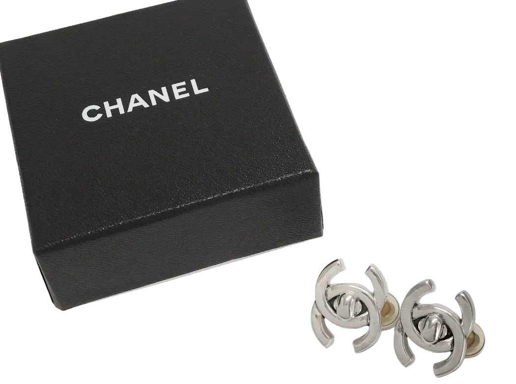 Pre-Owned Chanel CC Silver Turn Lock 1996 Clip On Earrings CHA.J.10