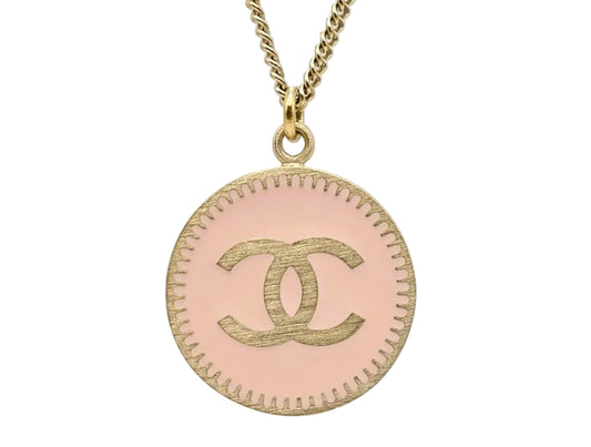 Pre-Owned Chanel Pink & Gold 2006 Coco Circle Necklace CHA.J.1123
