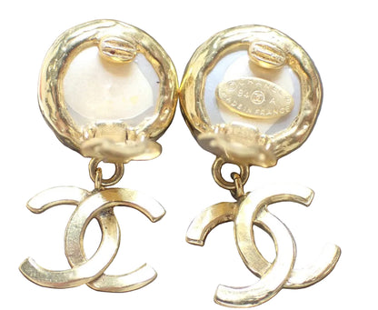 Pre-Owned Chanel Vintage Pearl Coco Mark Swing 94' Clip On Earrings CHA.J.1130